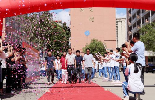 傳承紅色基因 燈塔領(lǐng)航青春 2021年揭陽市少先隊(duì)員離隊(duì) 入團(tuán)儀式暨14歲集體生日活動(dòng)在惠來慈云實(shí)驗(yàn)中學(xué)舉行